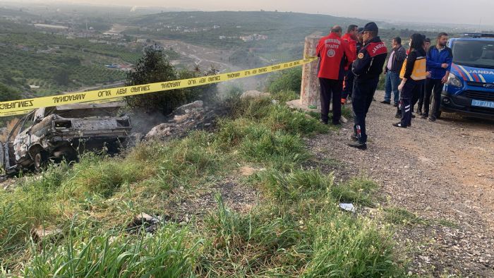 Erdemlide facia: Anne ve olu evdeki yangnda, baba ise aracnda yanarak ld...