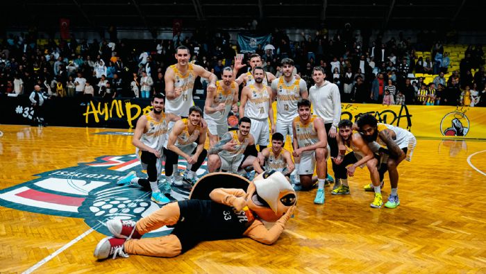 Carettalar Fenerbaheyi ezdi geti: 94-66