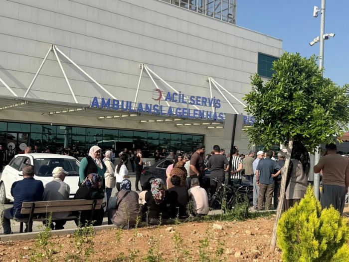 Tarsus�ta katliam: 6 �l� 8 yaral�