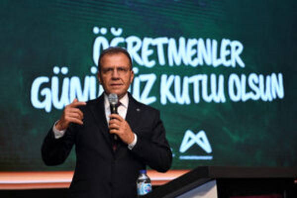 Bakan Seer`den retmenler Gn kutlamas