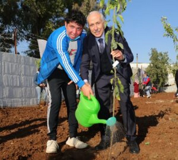 Gltak, engelli ocuklarla birlikte fidan dikti