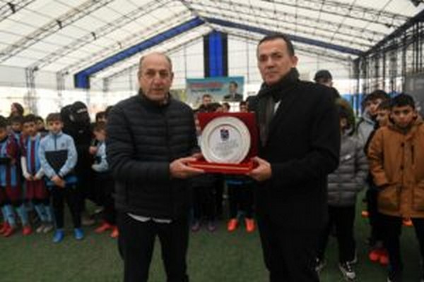 Gelecein yldz futbolcu adaylar Yeniehir`de bulutu