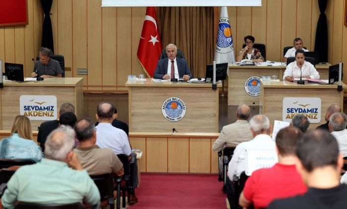Gltak, yeniden aday aday olduunu aklad