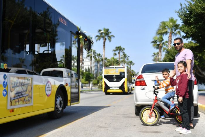 Tren seferleri durdu, bykehir devreye girdi