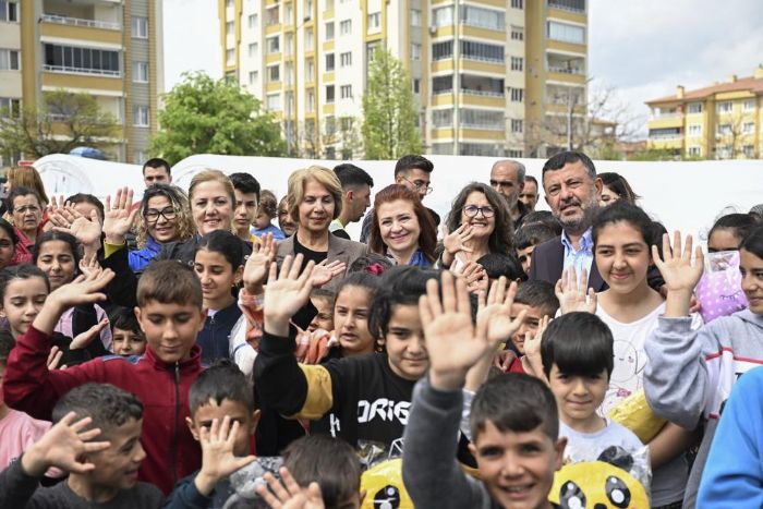 Depremzede ocuklara bayram hediyesiMersin’den