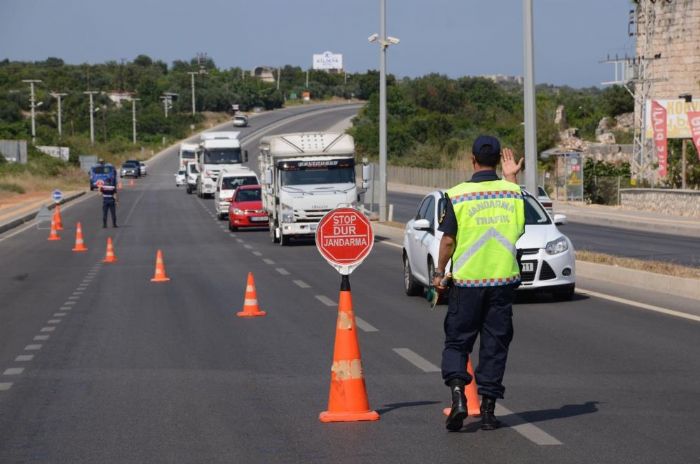 Mersin jandarmas, geen yl 2 bin 373 olay aydnlatt