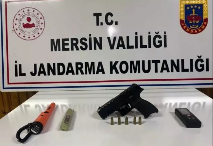 Emekli vali ile emekli albay define ararken yakaland