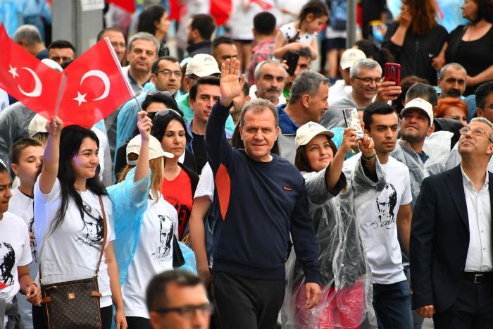 Mersinde 19 Mays cokusu genlik kortejiyle balad