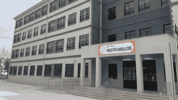 Tarsus�ta okula tabanca ile giren ��renci yakaland�