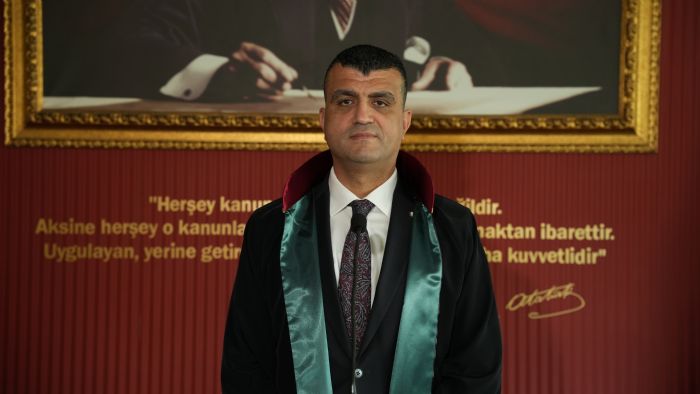 �zdemir: �Hukuk siyaset �st� olmal�d�r�