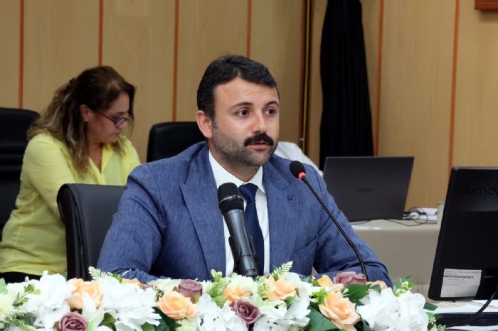 Hoyar: Engellerle karlayoruz, retmenler geri ekildi
