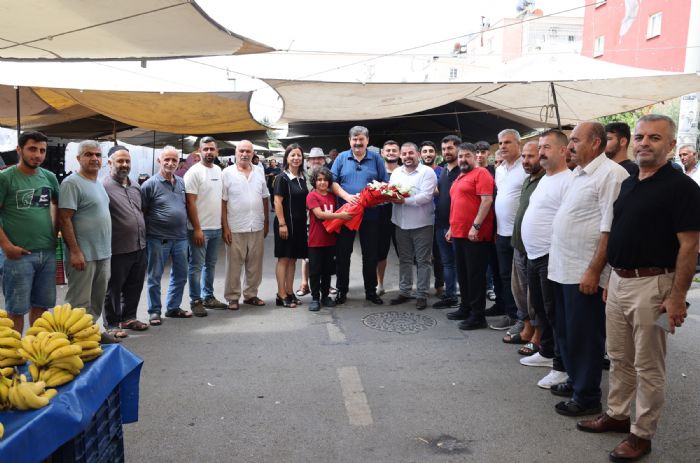 Bakan Yldz, pazarc esnafyla bulutu