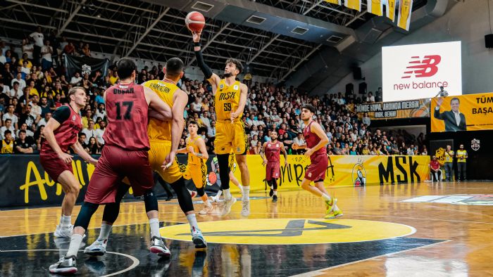 Carettalar yar finalin ilk man kazand: 89-80