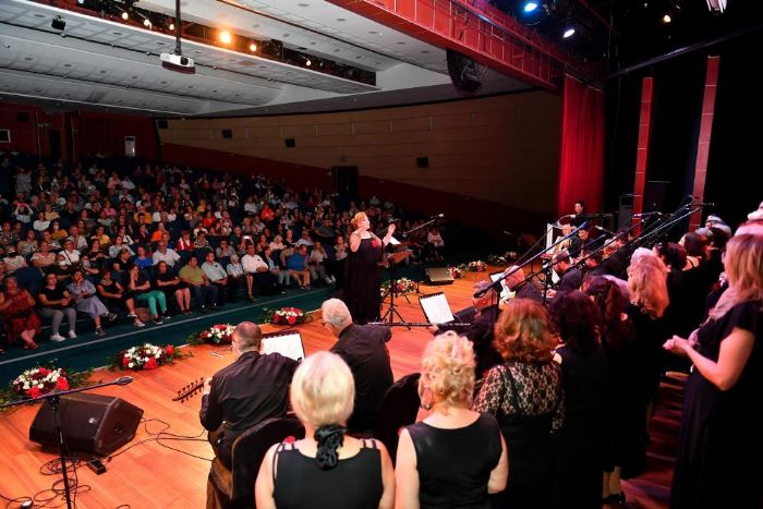 Gnlden Sesler Korosu ikinci konserini verdi