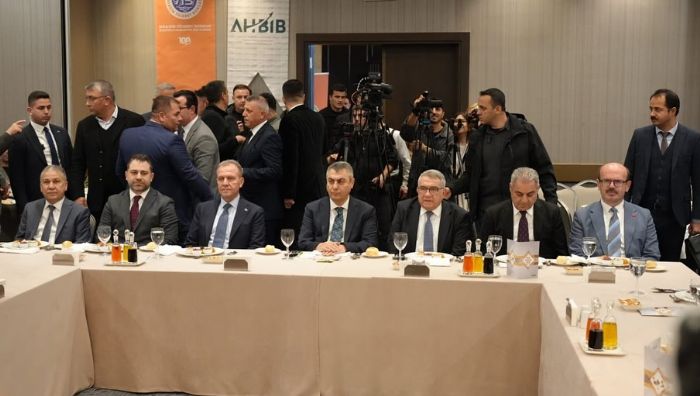 Bakliyat yemeklerini yiyerek, sekt�r� konu�tular