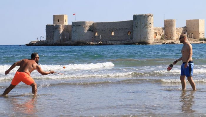 Sonbaharda Kzkalesinde deniz keyfi 