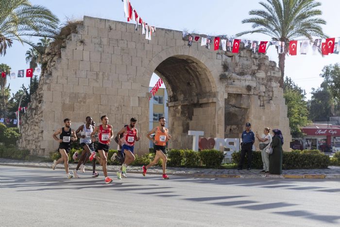 Tarihin glgesinde yar maraton kouldu