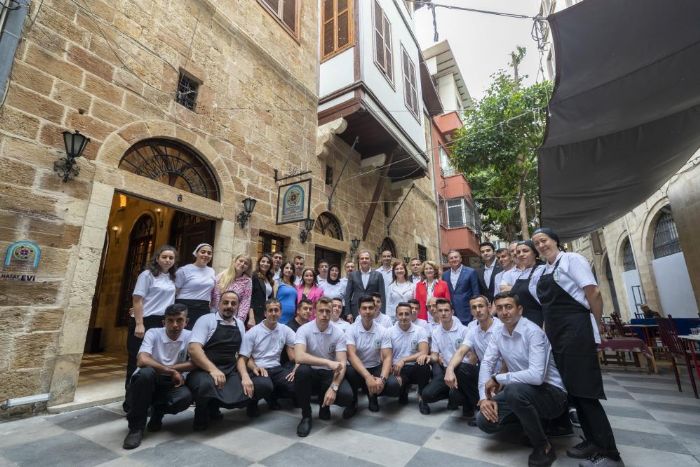 Depremde yklan Hatay Gastronomi Evi, Mersin’de ald