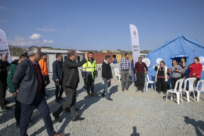 Bakanlar yeniden deprem blgesinde