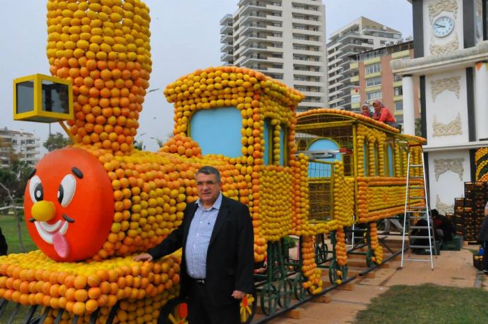 Mersinde 10 bin saat mesailik festival